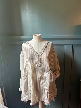 Mustard Seed   Striped V-Neck Tunic Top in Beige and White